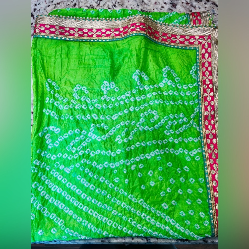 Bandhani stole